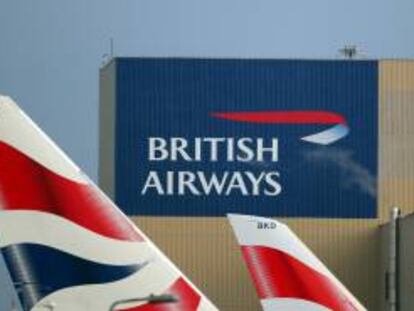 Logos de British Airways en el aeropuerto de Heathrow.