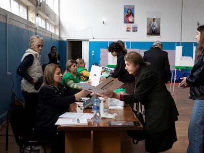Un colegio electoral en Zemo Alvani, en la región de Kakheti, este sábado.
