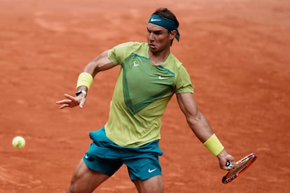 Nadal ha desplegado su mejor juego en la final de Roland Garros. Otro dato para ver el dominio singular del tenista español sobre arcilla es su porcentaje de partidos ganados: entre Grand Slam y Masters 1000, desde 2005 ha jugado 338 partidos y ha ganado 309, el 91%. Es una fiabilidad que no alcanzan sus rivales históricos del tenis, ni Roger Federer en hierba (89%), ni Novak Djokovic en pista dura (85%).