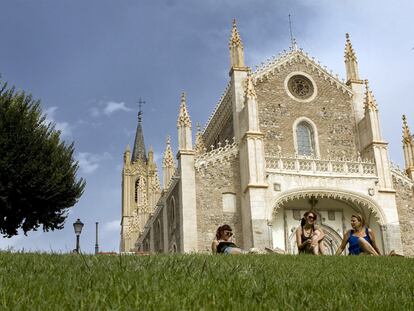 Fachada de la iglesia de San Jerónimo el Real, la única de estilo gótico ojival de Madrid.