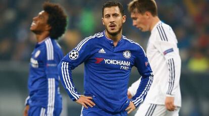 Hazard lamenta un fallo durante el partido ante el Dínamo de Kiev.