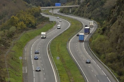 Un tramo de la A-52 en Ourense, una de las v&iacute;as donde se concentran las obras investigadas