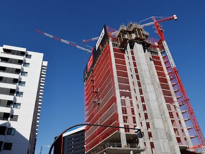 Construcción de un edificio de viviendas en Bilbao, el día 10.