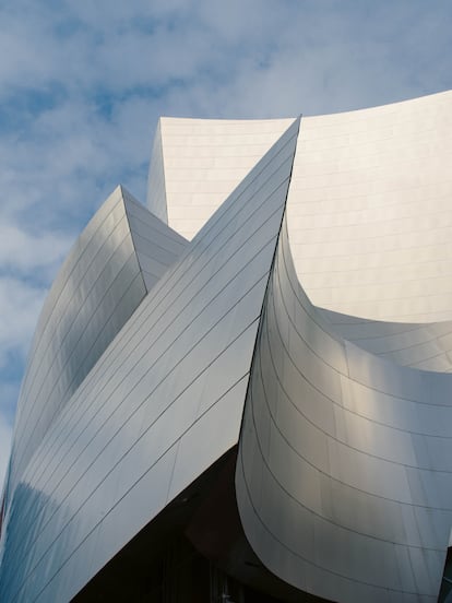Imagen del Walt Disney Concert Hall, el auditorio que proyectó en paralelo al Guggenheim e inauguró en 2003.