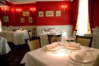 El restaurante de Manuel Alburquerque está decorado con un estilo clásico.