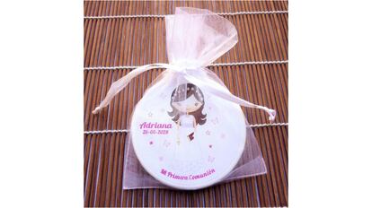 Elegimos 10 detalles de comunión personalizados baratos y originales para los invitados.