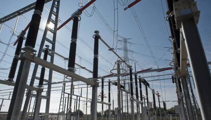 Vista parcial de la línea de muy alta tensión (MAT), de Red Eléctrica de España (REE).
