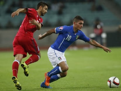 Verratti se marcha de un rival en un Azerbayán-Italia.