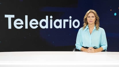 Alejandra Herranz en el plató del Telediario de La 1.