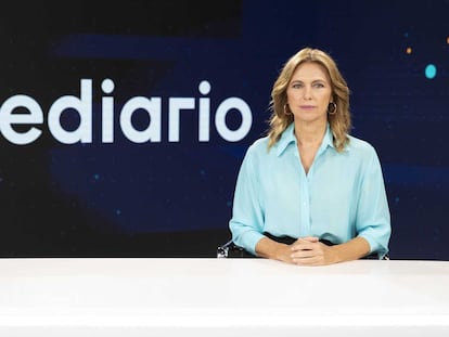 Alejandra Herranz en el plató del Telediario de La 1.