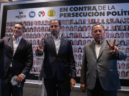 Los dirigentes del PAN, PRI y PRD: Marko Cortés, Alejandro Moreno y Jesús Zambrano durante conferencia de prensa en Ciudad de México, el 2 de mayo de 2022.