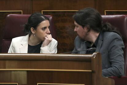 El l&iacute;der de Podemos, Pablo Iglesias, y la portavoz parlamentaria de Unidos Podemos, Irene Montero.