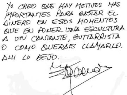 La nota de Rosendo con la que rechaza la escultura.