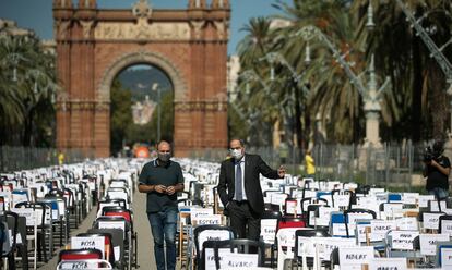 El presidente de Omnium Cultural, Marcel Mauri (a la izquierda), y el presidente de la Generalitat, Quim Torra, asisten al acto principal de Omnium Cultural celebrado este viernes en Barcelona.