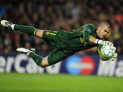 Victor Valdes, durante un partido de Champions.  