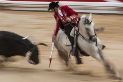 El rejoneador Pablo Hermoso, en su faena en Pamplona.