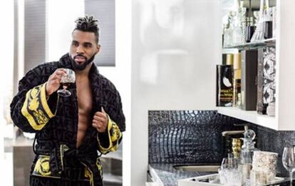 <p><strong>QUIÉN ES.</strong> Jason Derulo (26 años, EE.UU.) canta y escribe música desde los 16 años. Ha compuesto temas para otros artistas como Usher y Jennifer López, ha vendido 45 millones de discos. </p> <p><strong>CUÁL ES SU DESPILFARRO.</strong> Un cantante, actor y bailarín sabe que ha llegado a lo más alto cuando decide aunar gin tonic y retrete en el mismo espacio. ¿Cómo? Instalando un minibar en el baño. Esto es lo que ha hecho Derulo en cuanto se ha quedado sin fondos de inversión en los que sacar más partido a sus ingresos millonarios. Una vez terminada la joya arquitectónica no perdió tiempo en compartirla con sus 2,5 millones de seguidores en Instagram porque, ¿de qué sirve una barra de bar al lado del retrete si no puedes presumir de ella?</p>