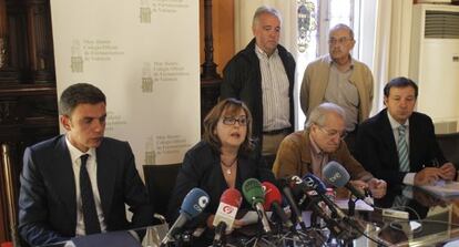 Los representantes del Colegio de Farmac&eacute;uticos de Valencia, ayer durante la rueda de prensa.