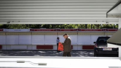 Vista de la Feria del Libro desde dentro de una caseta.