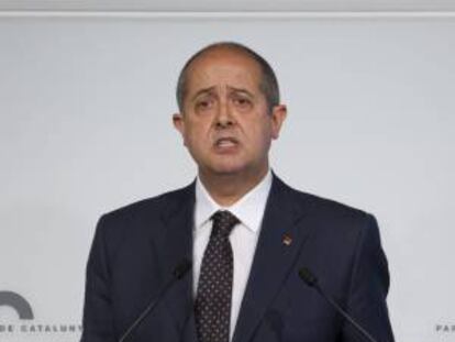 El conseller de Interior en funciones, Felip Puig durante las declaraciones que ha realizado en el Parlament ,donde compereció hoy ante la Comision de Interior , en las que informó que aceptó la dimisión del comisario del área de Recursos Operativos de los Mossos d'Esquadra, Sergi Pla, para intentar cerrar una crisis interna de credibilidad sobre la actuación de esta policía en la jornada de huelga general.