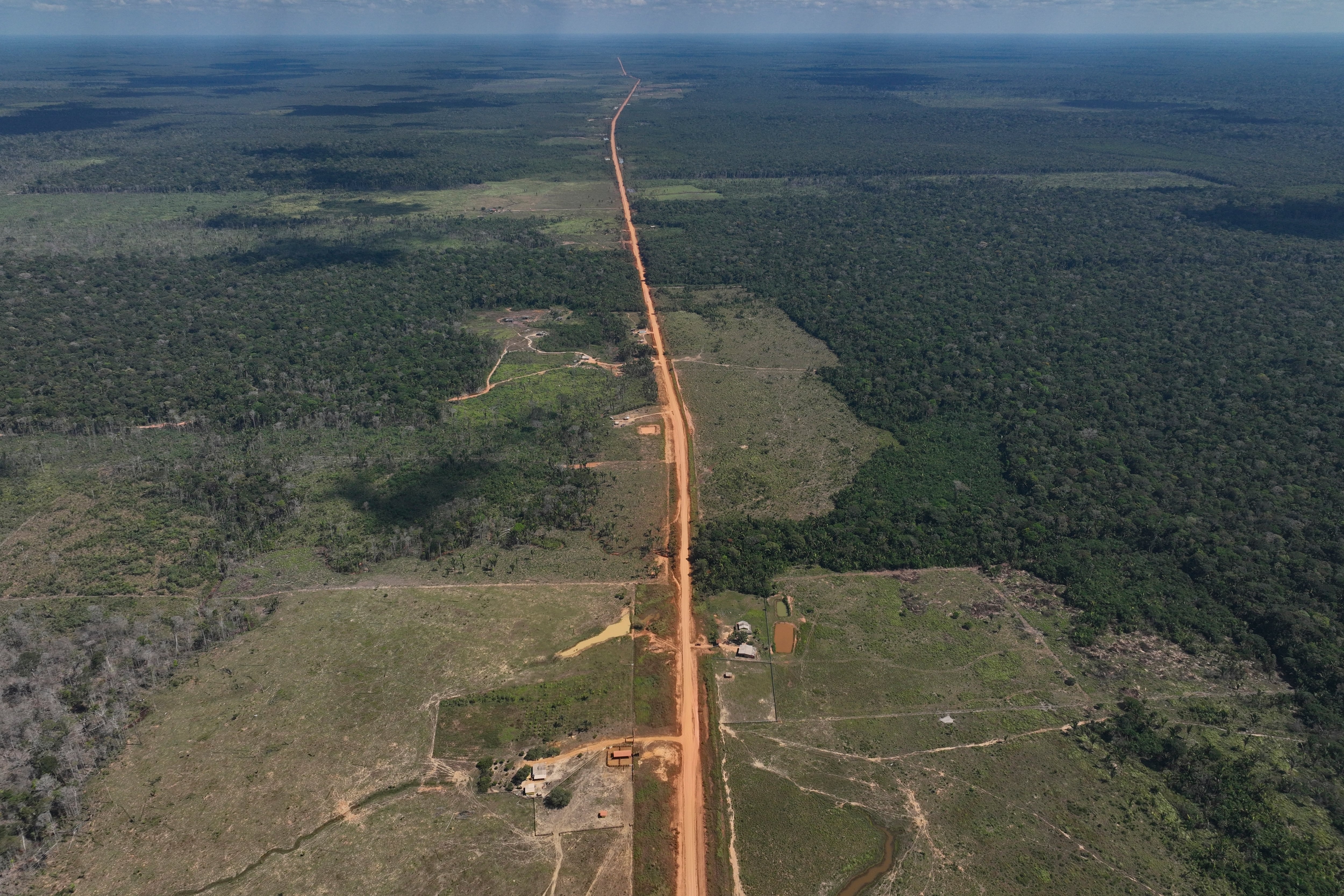 Brasil acelera la caída de la deforestación en vísperas de acoger la cumbre del clima