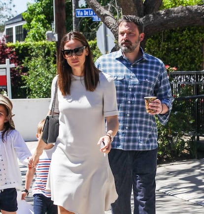 <p>El bienestar de sus hijos es lo que ha hecho que Ben Affleck y Jennifer Garner hayan vivido juntos en la misma casa desde que anunciaran su separación en 2015. Desde su ruptura, tanto el actor como la actriz siempre se han deshecho en halagos el uno con el otro, especialmente en sus respectivas facetas como padres.</p> <br> <p> <p>"Soy afortunado por tener el amor de mi familia y amigos", decía el actor y director en el comunicado del pasado marzo en el que hablaba de su lucha contra el alcoholismo. En él, subrayaba especialmente el apoyo que le brindó la madre de sus tres hijos, a la que se refiere en el comunicado como "co-parent". "Jen me apoyó y cuidó de nuestros niños cuando yo tuve que hacer el trabajo que tenía que hacer".</p> <br> <p>