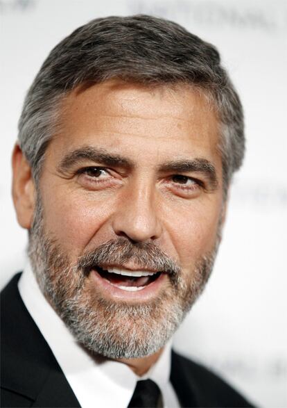 Puede que haya una película de la que George Clooney no esté tan orgulloso como de <i>Up in the Air</i>, que el martes recibió cinco nominaciones a los Oscar. Se trata de <i>Batman y Robin</i>, en la que interpretó en 1997 al famoso superhéroe. El filme ha quedado en el primer puesto de las películas más desastrosas de la historia, según una encuesta en Internet de la revista de cine <i>Empire</i>. Y no sólo quedó en el primer lugar, sino que recibió casi el triple de votos que la segunda posicionada, la cinta de ciencia ficción de John Travolta <i>Campo de batalla: la Tierra</i>, la adaptación de una novela del fundador de la Cienciología L. Ron Hubbard.