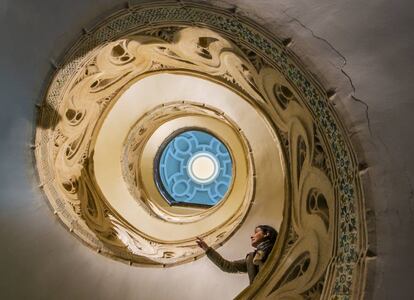 Escalera de caracol en la catedral de Pamplona.  