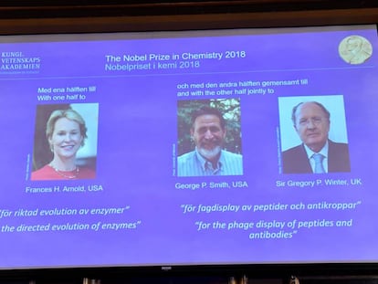Momento del anuncio de los tres ganadores del Nobel de Química 2018.