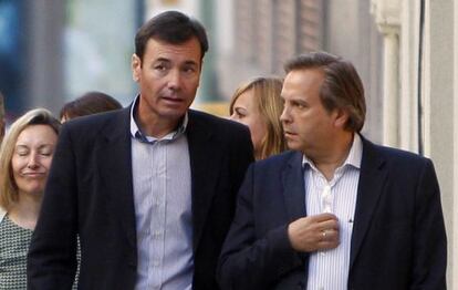 Gómez (izquierda) y Carmona, en un acto en 2012.