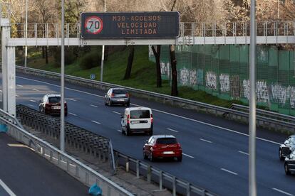 Velocidad limitada en la M-30 por la contaminación.