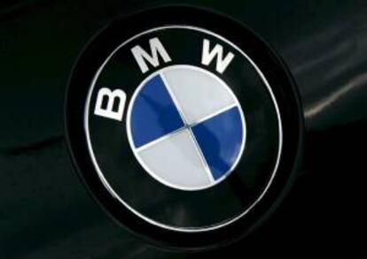 Logotipo del fabricante de vehículos BMW. EFE/Archivo