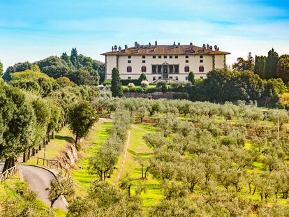 Fachada de la Villa La Ferdinanda, la joya escondida de los Médici en la región de la Toscana (Italia).