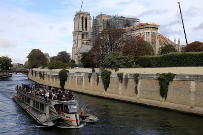 Seis meses después del incendio de Notre Dame de París, las donaciones prometidas para reconstruir la catedral se elevan a 922 millones de euros, anunció este martes el ministro francés de Cultura, Franck Riester.