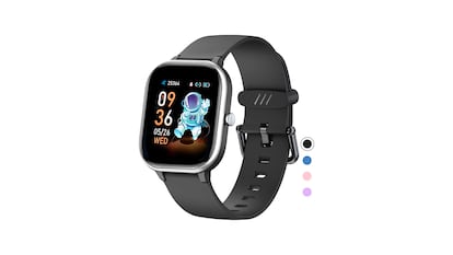 Relojes pulsera para niños sobre fondo blanco.