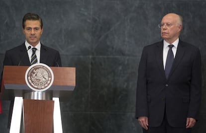 El presidente Peña Nieto y José Narro, ministro de Salud.