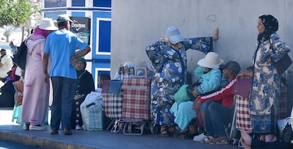 Porters at the El Tarajal border crossing on Wednesday.