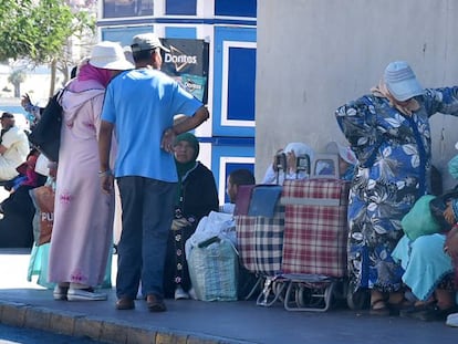 Porters at the El Tarajal border crossing on Wednesday.