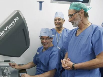El president Carles Puigdemont inaugura el bloc quirúrgic de la Vall d'Hebron