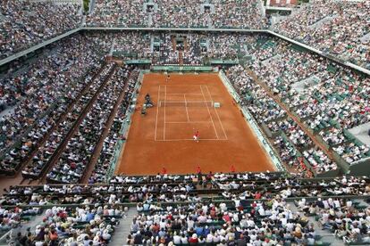 Vista area de la pista central de Roland Garros.