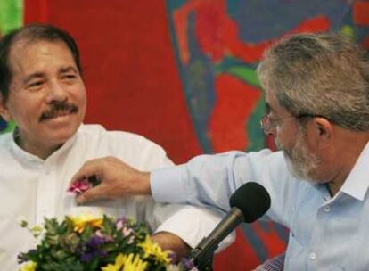 El presidente de Brasil, Lula da Silva (derecha), con su homlogo nicaragense Daniel Ortega, ayer en Managua.