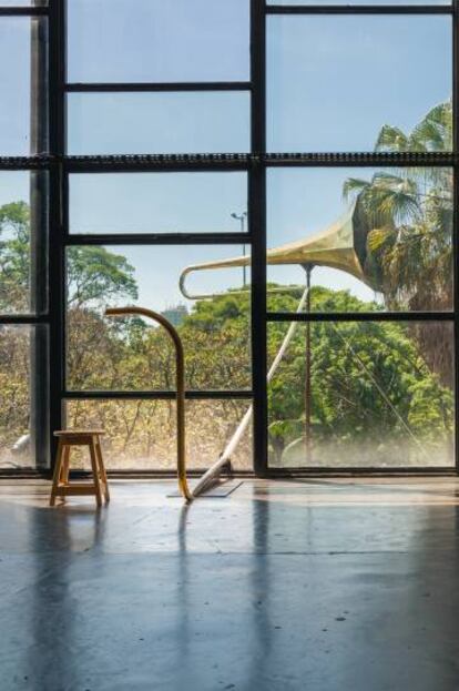'Sound Mirror' (2016), de Eduardo Navarro, en la Bienal de São Paulo, cortesía de Nara Roesler.