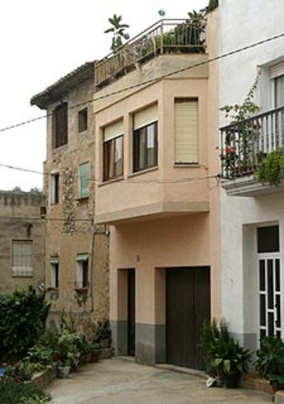 Vivienda de Maspujols (Tarragona) en la que fue hallada una mujer apuñalada.
/ EFE