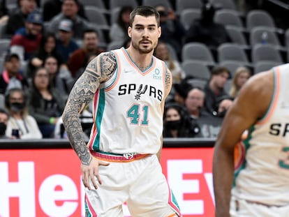 Juancho Hernangómez en el partido de San Antonio Spurs contra Houston Rockets de esta temporada.