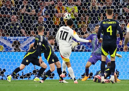 Musiala marca el segundo gol de Alemania ante Escocia.