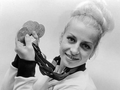 Vera Caslavska con las cuatro medallas de México 68.