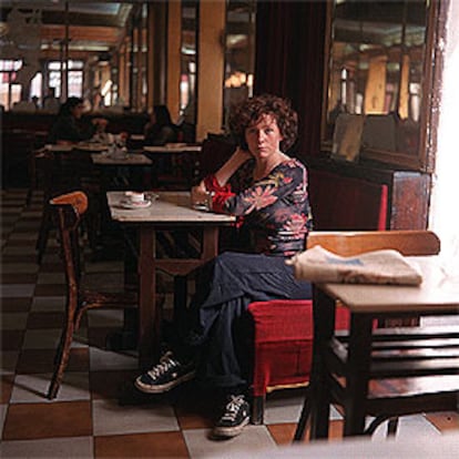 La actriz y directora Icíar Bollaín, en un café de Madrid.