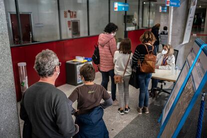 Vacunación de menores entre los cinco y los 11 anos en el hospital Doce de Octubre, en Madrid, el 19 de diciembre de 2021.