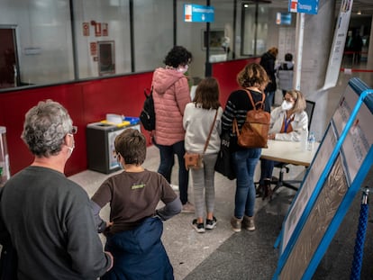 Vacunación de menores entre los cinco y los 11 anos en el hospital Doce de Octubre, en Madrid, el 19 de diciembre de 2021.