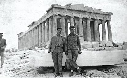 A la izquierda, Antonio López, a la derecha, Francisco López, en Atenas en 1958.